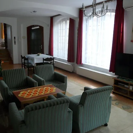 Apartamento Mit Privatem Pool By Interhome